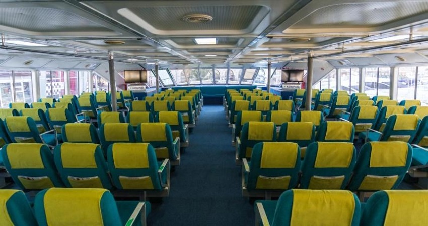 Spodnji salon katamarana Prince of Venice Toeristische klasse van san frangisk katamaran